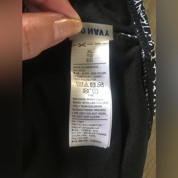 NWOT … OLD NAVY Black & White Tankini / Swimsuit - Picture 4 of 6